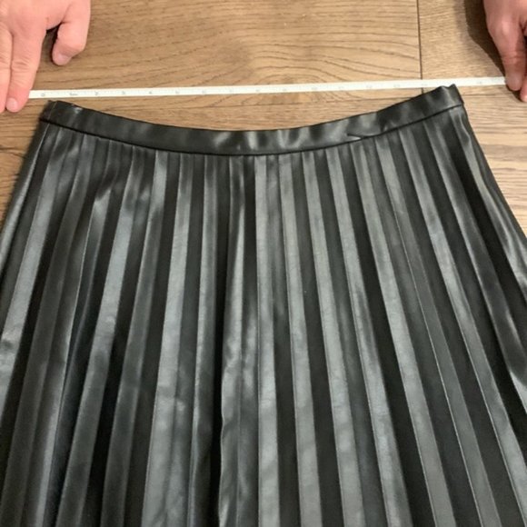 **SOLD** J. Crew faux leather skirt - Size 10 - Picture 5 of 8